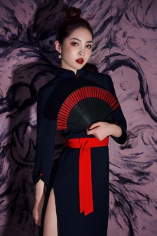 美女和学长一起玩游戏